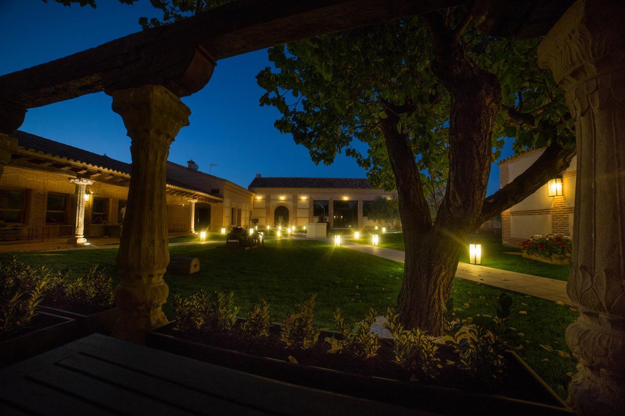 Posada Isabel De Castilla Мадригаль-де-лас-Альтас-Торрес Экстерьер фото