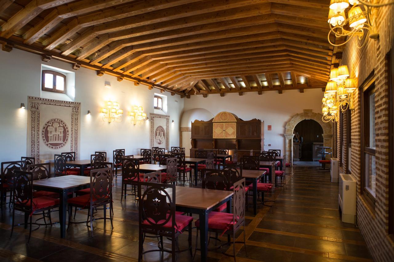 Posada Isabel De Castilla Мадригаль-де-лас-Альтас-Торрес Экстерьер фото