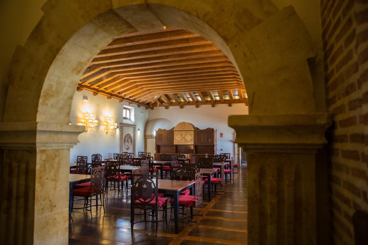 Posada Isabel De Castilla Мадригаль-де-лас-Альтас-Торрес Экстерьер фото